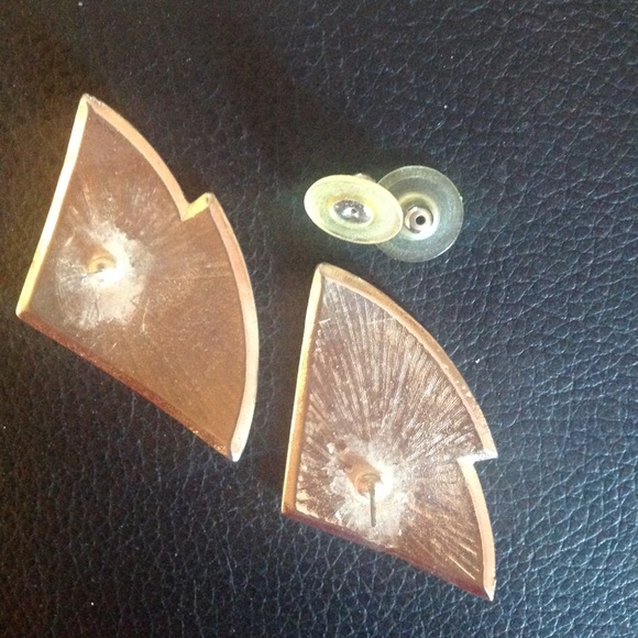 Post earrings .. gold metal trimmed bjc - 1 - Picture 3 of 3